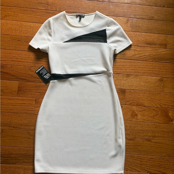 Express Cream and Black Dolman Sleeve Asymmetrical Dress - Picture 3 of 4